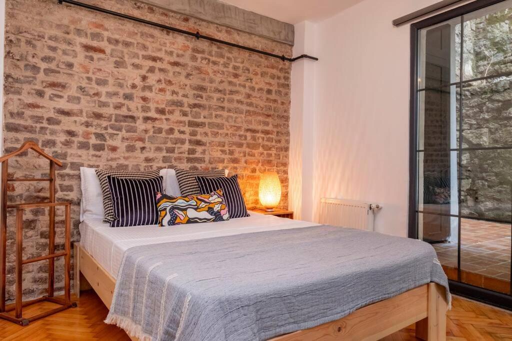 Cosy With Garden Balcony Apartment