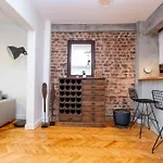 Cosy Apartment With Garden Balcony